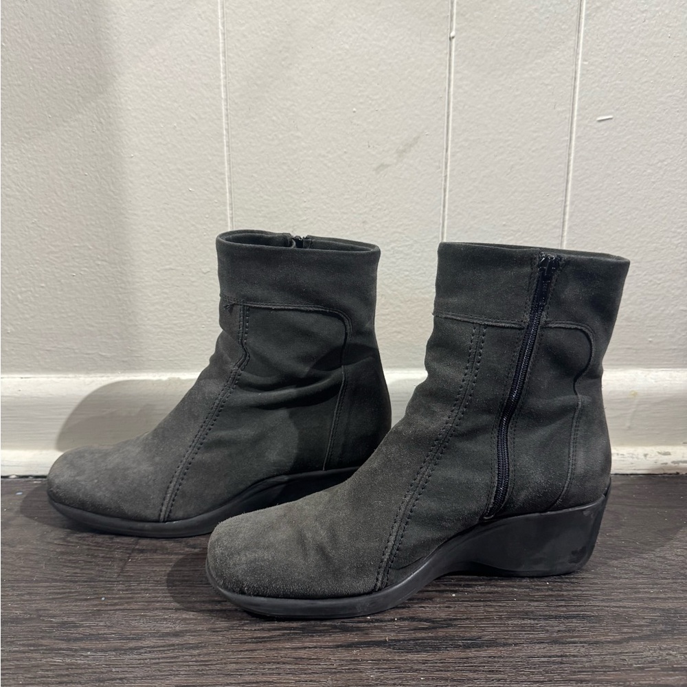 La CANADIENNE Grey Ankle Boots Suede Slip-On